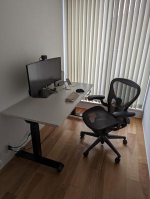 デスクとチェア